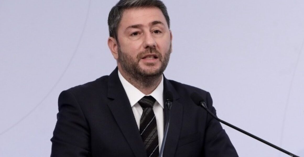 Nikos Androulakis asserted that Greece has become a "champion in high food prices," with the inflation rate for food products being "more than quadruple" in March and "more than triple" in April compared to the previous year.